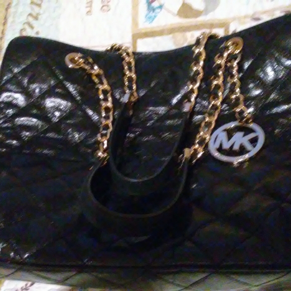 MK black caviar leather with gold accents - Picture 3 of 5